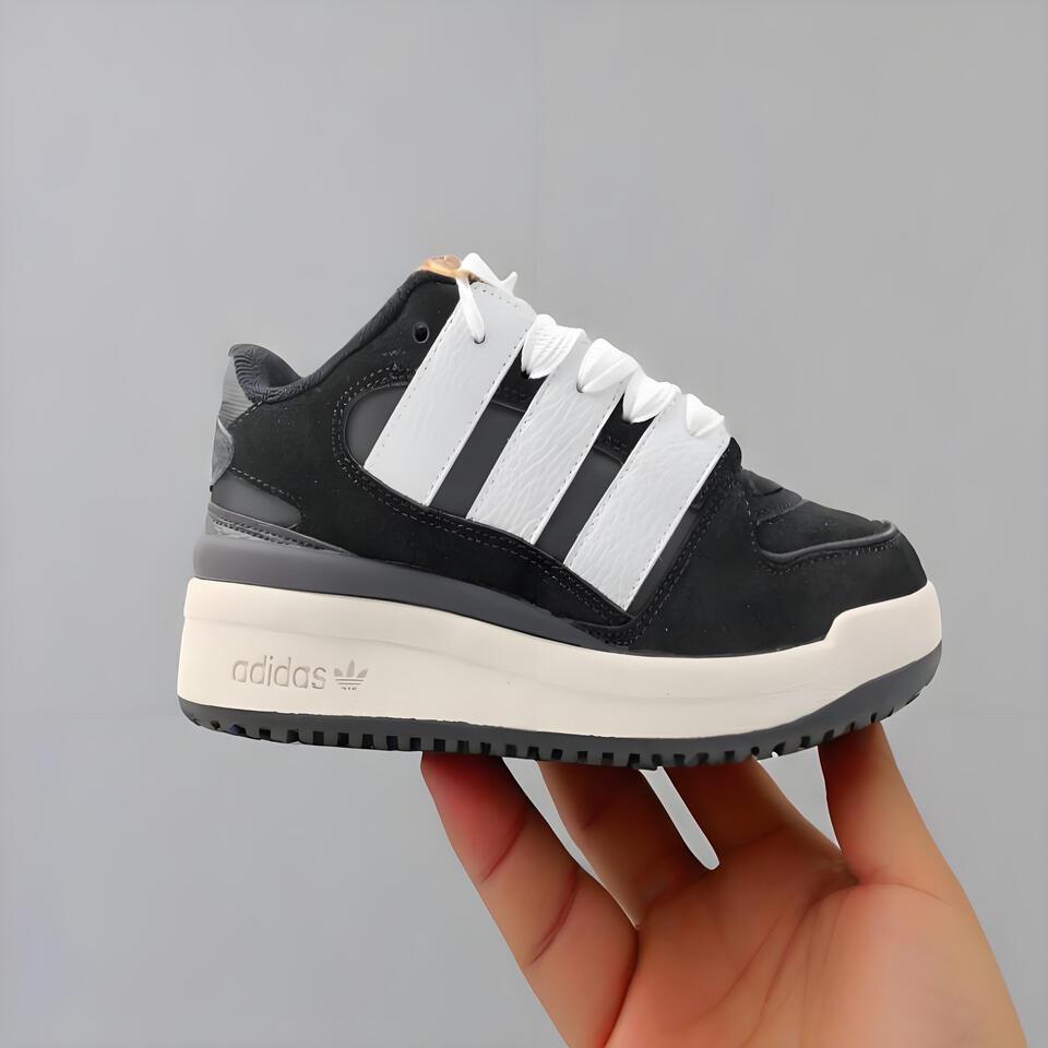 adidas Originals Retro Sneakers Black White Suede Cushioned Comfort