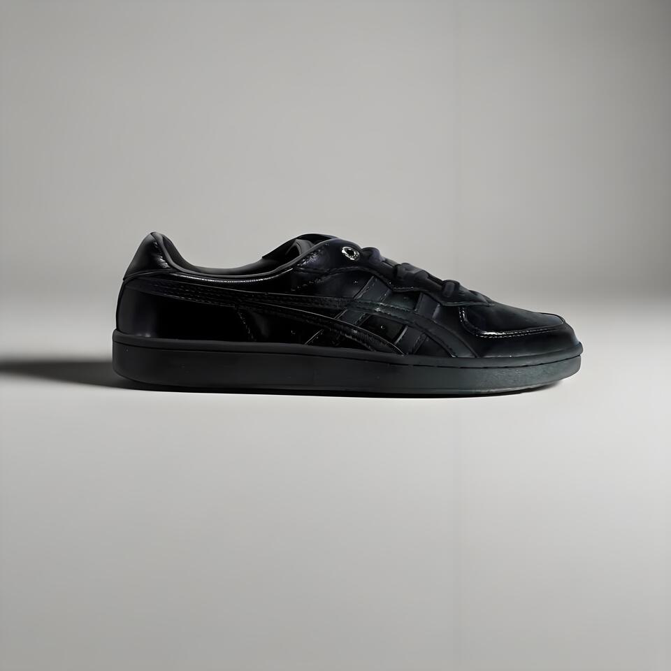 Onitsuka Tiger GSM SD Black Sneakers: Classic Sports Shoes