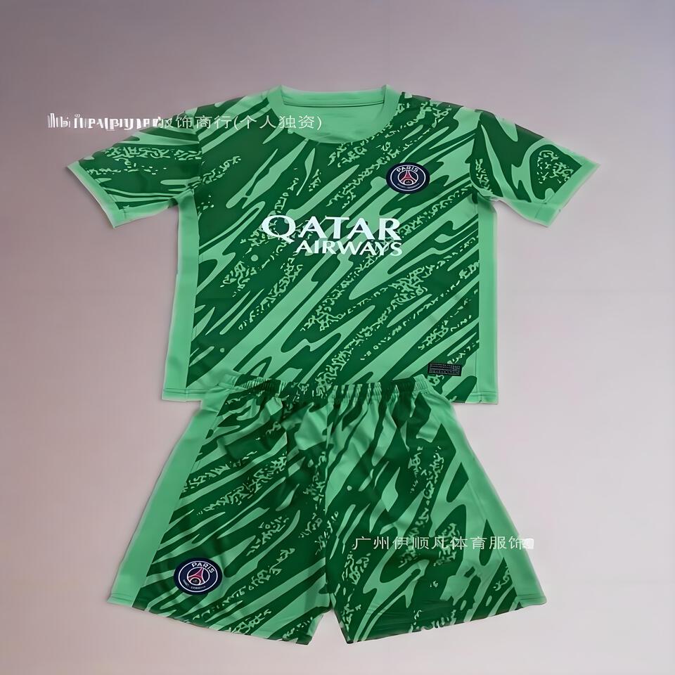 Paris Saint-Germain Goalkeeper Green Breathable Quick-Dry Football Jersey Set